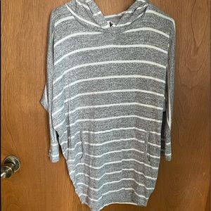 Market and spruce size med hooded 3/4 length shirt